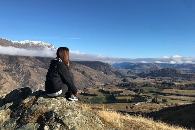 Arrowtown and Wanaka Highlights Tour from Queenstown - Cardrona Hotel and the Bra Fence: quick stop, memorable photos