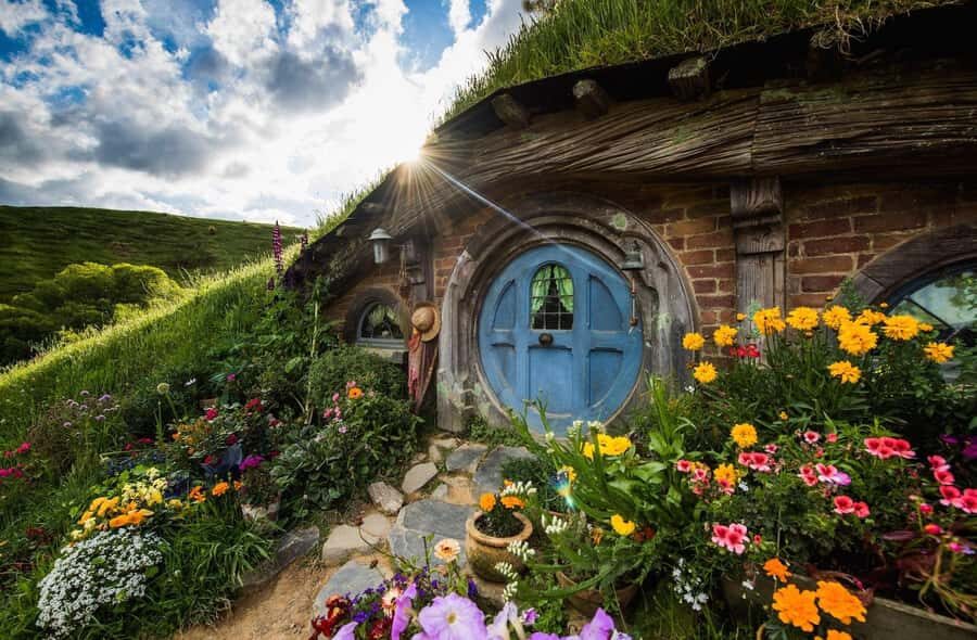 Auckland: Hobbiton Movie Set Day Trip with Festive Lunch - Key things you’ll notice on a Hobbiton day trip