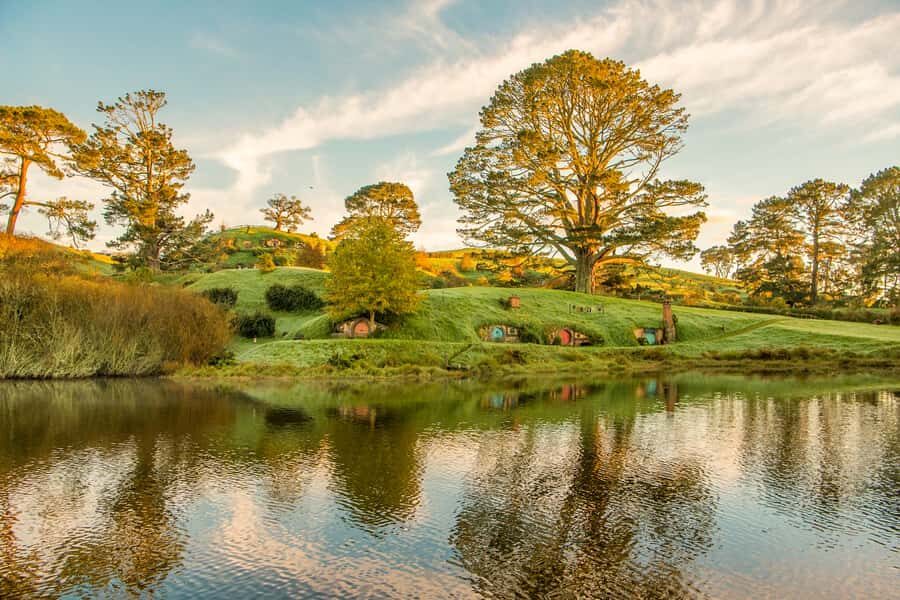 Auckland: Hobbiton Movie Set Day Trip with Festive Lunch - Price and value: is $182 worth it from Auckland?