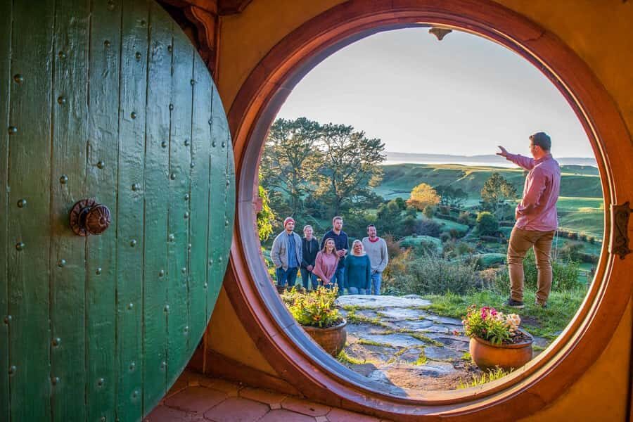 Auckland: Hobbiton Movie Set Day Trip with Festive Lunch - Hobbiton arrival: what the official walking tour actually delivers