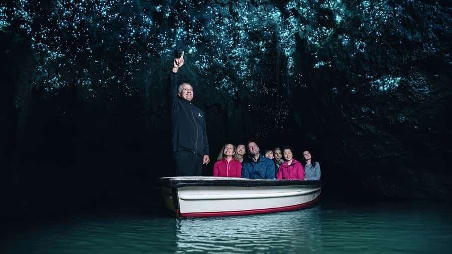 Auckland: Hobbiton & Waitomo Caves Small-Group Tour & Lunch - Timing, what to pack, and how to avoid stress