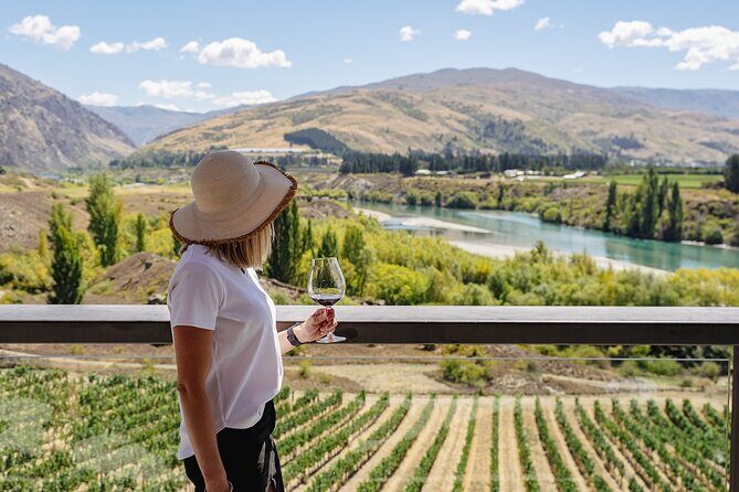 Boutique Wine Tour - visit Central Otago, 4 Wineries & Lunch - Hotel pickup and no-driving stress: the real value in the logistics