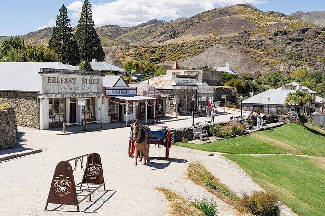 Boutique Wine Tour - visit Central Otago, 4 Wineries & Lunch - Stop-by-stop: what each part of the day feels like