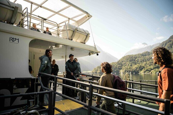 Doubtful Sound Wilderness Day Cruise from Manapouri - Food, drinks, and onboard comfort: plan for the middle of the day