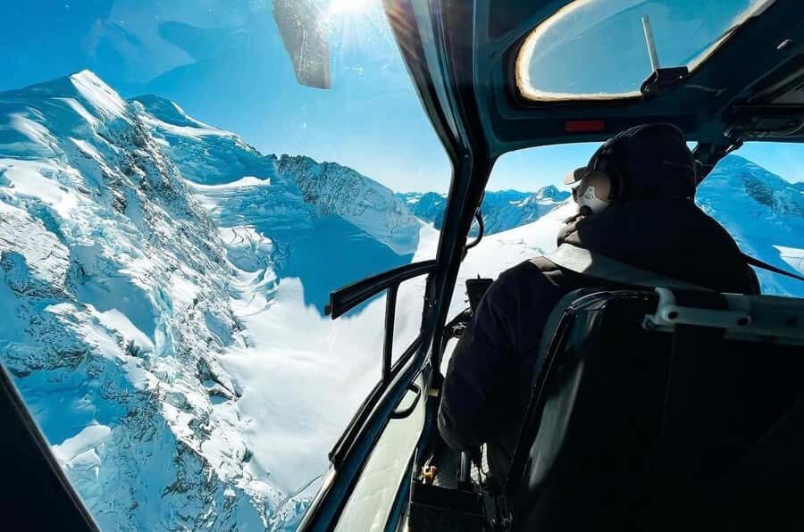Franz Josef: 35min Helicopter Trip over Two Glaciers - The 10-minute elevated snow landing (your photos and your boots)