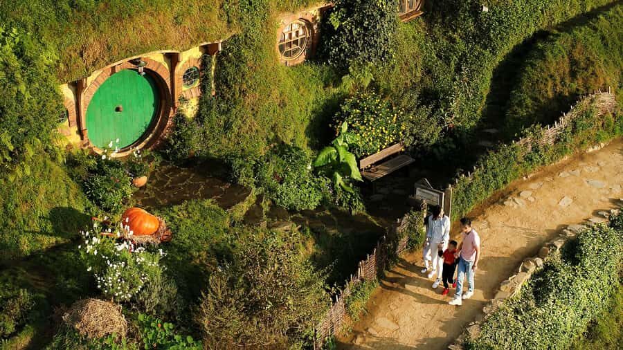 From Rotorua: Hobbiton Movie Set Tour with Festive Lunch - Key things that make this tour worth your time