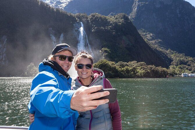 Full-Day Milford Sound Tour with Cruise and Walks from Te Anau - Lunch and the comfort details that keep the day enjoyable