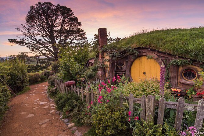 Hobbiton Movie Set day tour From Auckland - Price and Logistics Trade-Off: Transportation vs. Full-Day Commentary