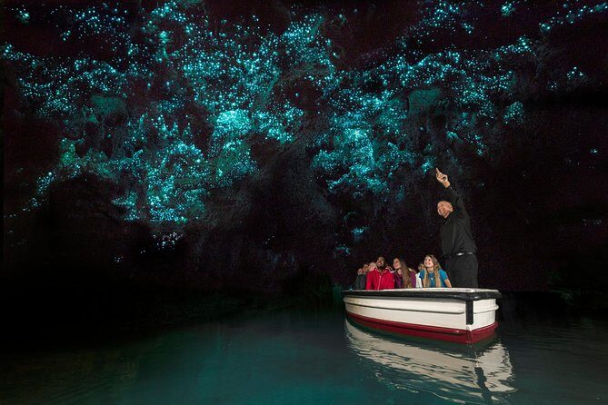 Hobbiton Movie set & Waitomo Caves Small Group Tour From Auckland - From a 6:00 AM Pickup to a Full 11-Hour Day