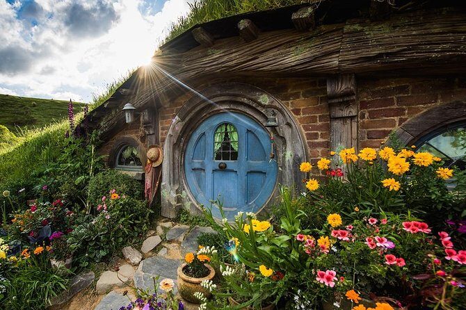 Hobbiton & Rotorua including Wai-O-Tapu - Small Group Tour from Auckland - Inside the Hobbiton Movie Set: guided wandering in a 12-acre world