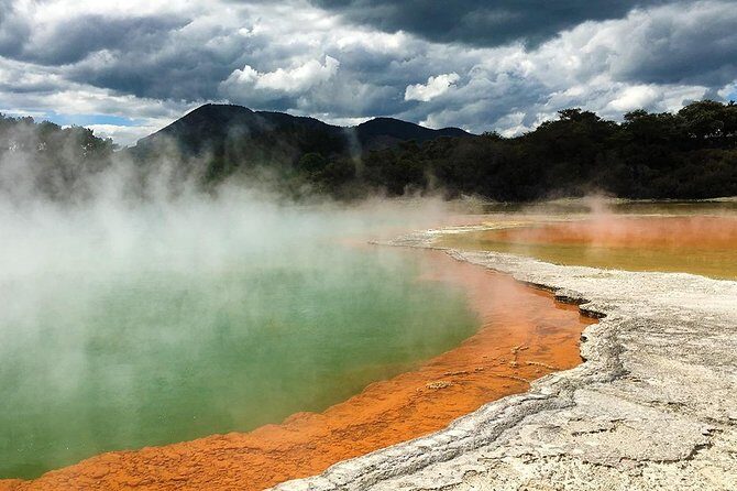 Hobbiton & Rotorua including Wai-O-Tapu - Small Group Tour from Auckland - The 13-hour schedule: how to make the long day feel fair