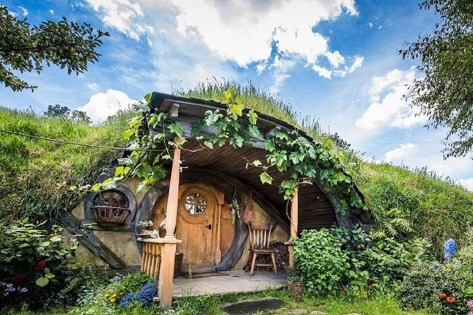Hobbiton & Waitomo Caves Guided Day Trip from Auckland incl lunch - The long but scenic return: Waikato River and Māori sites