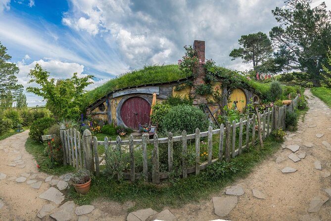 Hobbiton & Waitomo Caves Guided Day Trip from Auckland incl lunch - Should you book this Hobbiton and Waitomo day trip?
