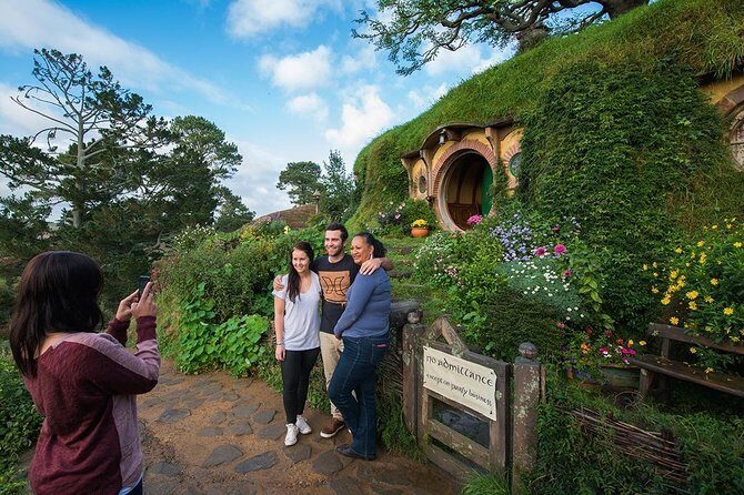 Hobbiton & Waitomo Caves Small-Group Tour W Lunch from Auckland - Auckland to Waikato: why the drive part is worth it
