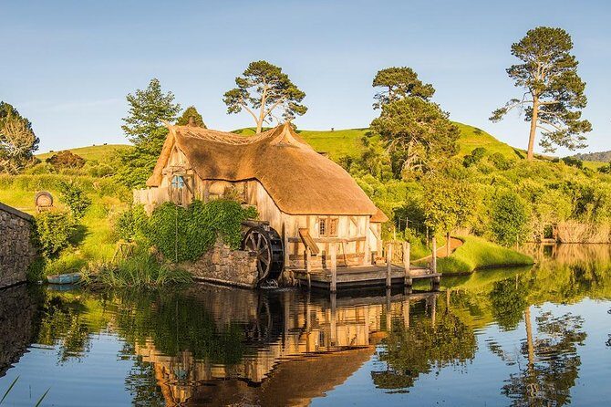 Hobbiton & Waitomo Caves Small-Group Tour W Lunch from Auckland - Otorohanga lunch: fuel that’s included (and not a sad afterthought)