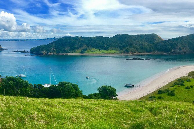 Hole in the Rock Cruise & Island Tour - with two island stopovers - Why the Crew’s Stories Make the Scenery Stick