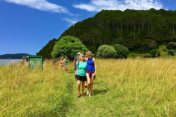 Hole in the Rock Cruise & Island Tour - with two island stopovers - Who Should Book This Hole in the Rock Cruise?
