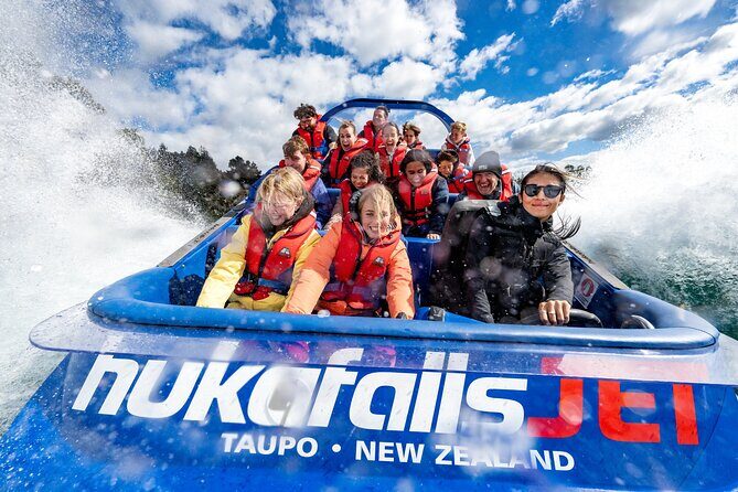 Hukafalls Jet Boat Ride in Taupo - Your Jet Boat Setup: Seats, Life Jackets, and Staying Comfortable