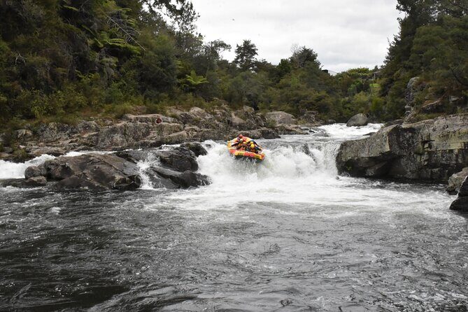 Kaituna Cascades - Grade 5 Wairoa River near Tauranga - What you wear and what they give you: wetsuits, booties, splash jackets