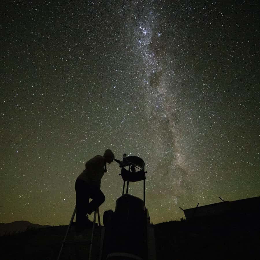 Lake Tekapo: Alpine Stargazing Experience with a Guide - The private farm effect: 360° views without stray light