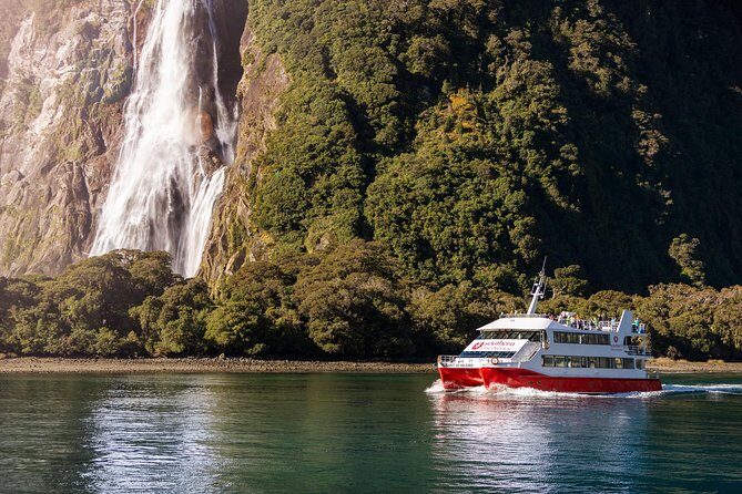 Milford Sound Coach & Cruise from Queenstown: Panoramic Views - Guides and onboard commentary: the difference between seeing and understanding