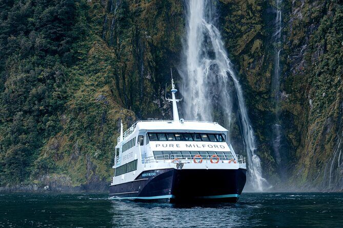 Milford Sound Cruise - The cruise shape: Milford Sound the long way, out and back to the Tasman Sea