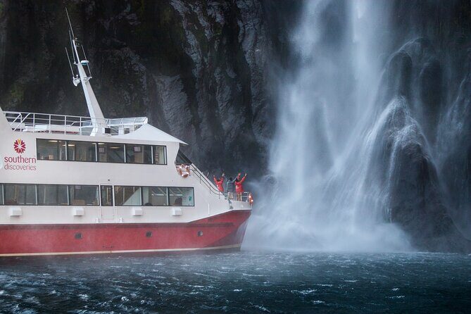 Milford Sound Flight and Cruise ex Queenstown (incl Lunch) - Landing at Milford: how the cruise connects right after the flight