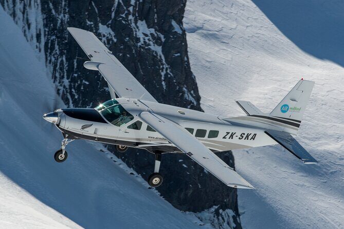 Milford Sound Flight and Cruise ex Queenstown (incl Lunch) - The scenic flight: Southern Alps to Milford, with real narration