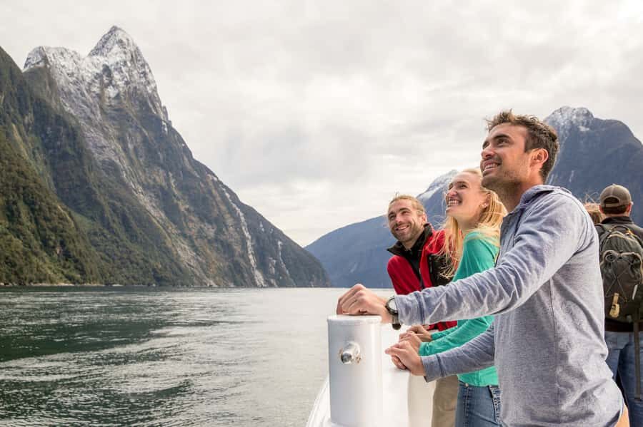 Milford Sound: Nature Cruise - Grand Views & Optional Lunch - How the commentary works (and how to avoid missing it)