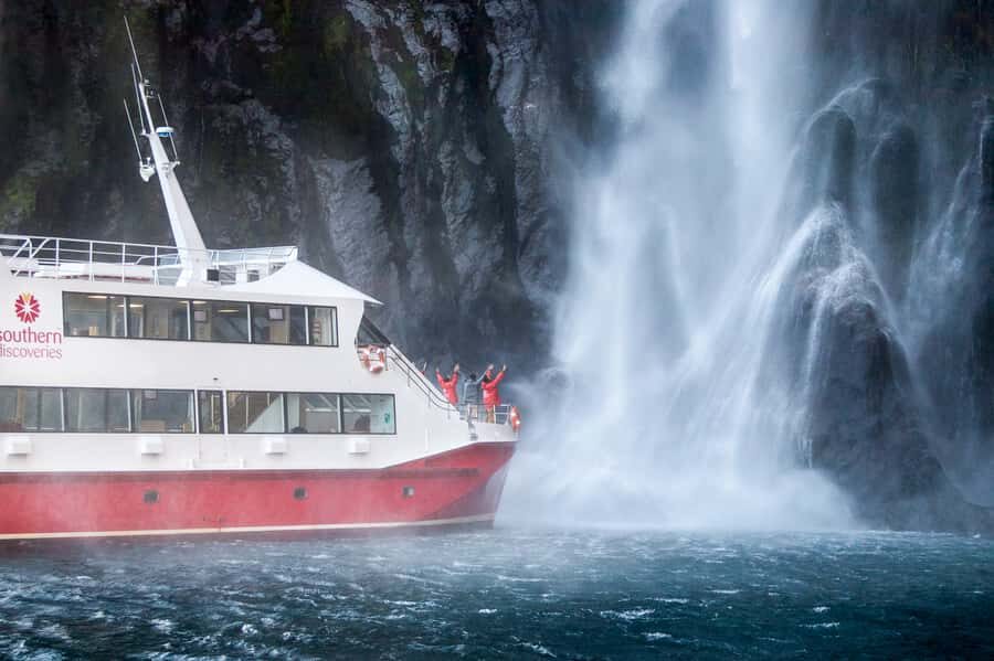 Milford Sound: Nature Cruise - Grand Views & Optional Lunch - Lunch options: picnic packs and To Kai buffet choices