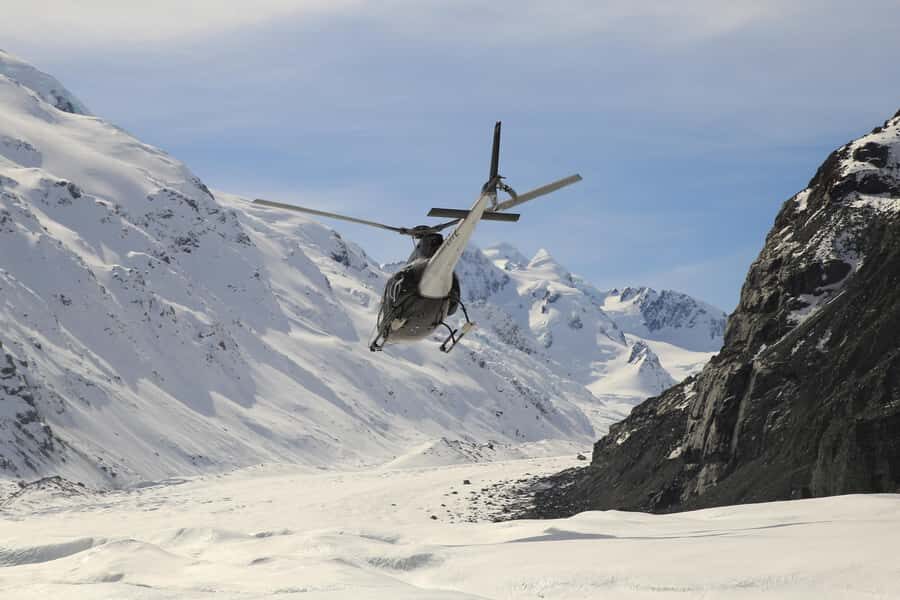 Mount Cook: Ski Plane and Helicopter Glacier Combo Flight - The Helicopter Return: Different Angles, Tighter Views of Mt Cook