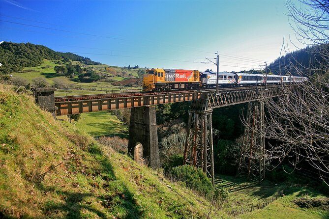 Northern Explorer Train Journey from Wellington to Auckland - Raurimu Spiral and river gorges: when the train shows its skills