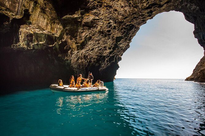 One Hour Cathedral Cove Boat Tour in Hahei - Guides, jokes, and geology: what the commentary actually gives you