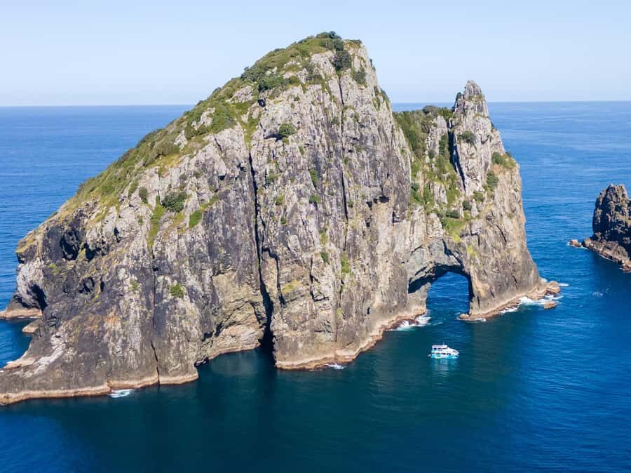 Paihia/Russell: Hole in the Rock Cruise with 2 Island Stops - What You’re Really Buying: 144 Islands, Two Island Stops, One Big Moment
