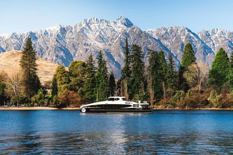 Queenstown: Lake Whakatipu Boat Trip - Meeting RealNZ at the Visitor Centre (and What to Do First)