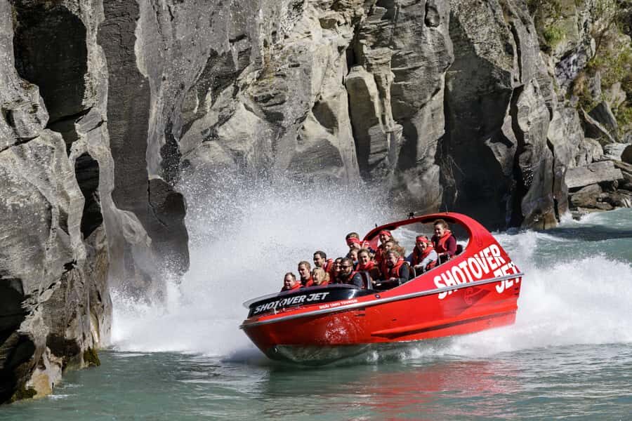 Queenstown: Shotover River Extreme Jet Boat Experience - What to pack and what to wear for speed-breeze weather