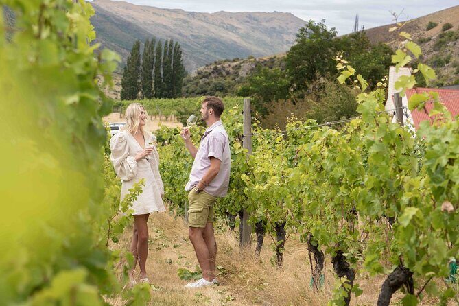 Queenstown Wine & Food Tour: Scenery, Tastings & Delicious Lunch! - Mt Rosa Wines tasting hour: hosted pouring and varietal thinking