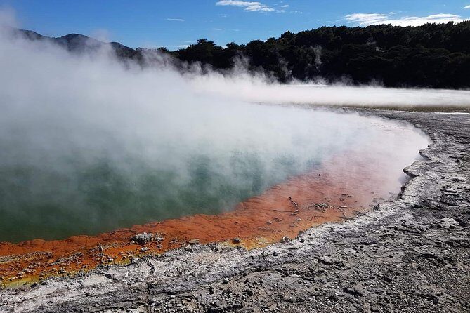 Rotorua based Small Group Morning Tour Waimangu and Wai O Tapu - Guides and group vibe: what small-group really feels like