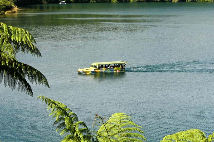 Rotorua City and Lakes Duck Tour - Guides: humor, stories, and a smooth sense of pacing
