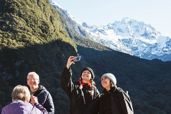 Small Group, Award Winning Milford Sound Day Experience & Cruise - Packed picnic lunch, WiFi, and the comfort checklist for a 13-hour day