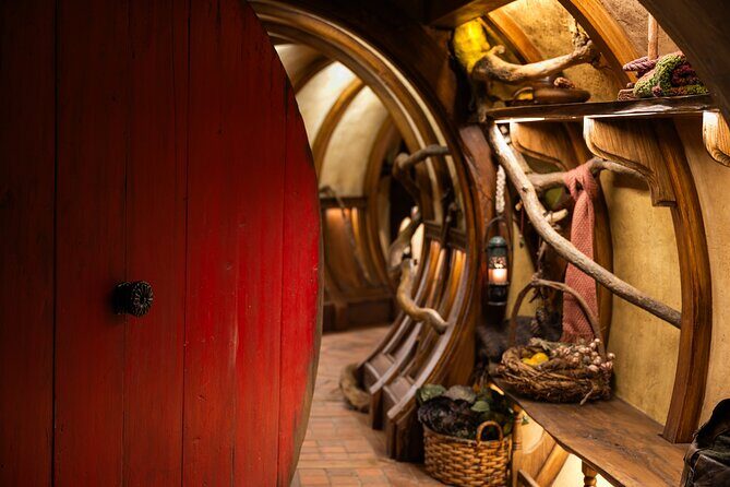 Small-Group Hobbiton and Waitomo Day Tour with Lunch from Auckland - Hobbiton walking tour: what you really see beyond the movies