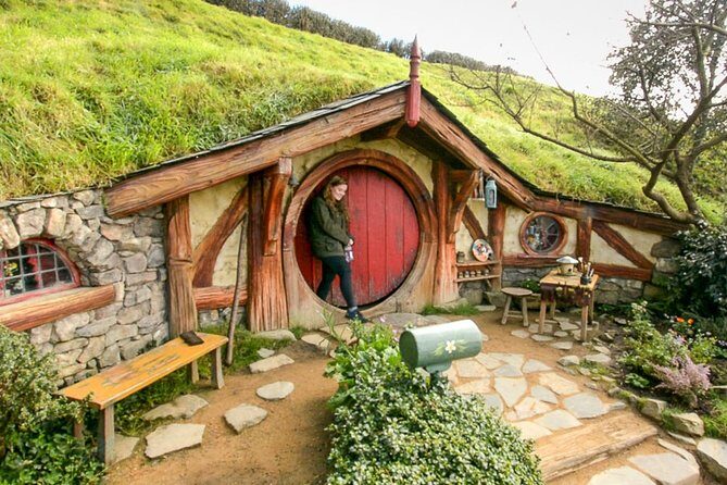 Small-Group Hobbiton Tour from Auckland with Party Marquee Lunch - Morning Pickup and the Waikato Drive: Comfort + Time Management