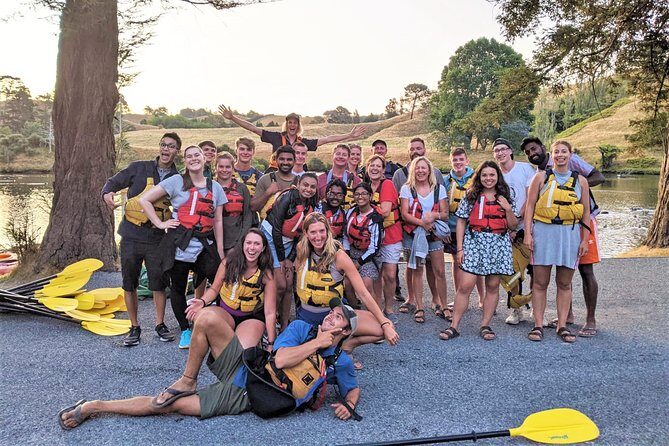 Tauranga: Evening Glowworm Kayak Tour - The Arboretum Pause: Trees and Birdlife Between Water Segments