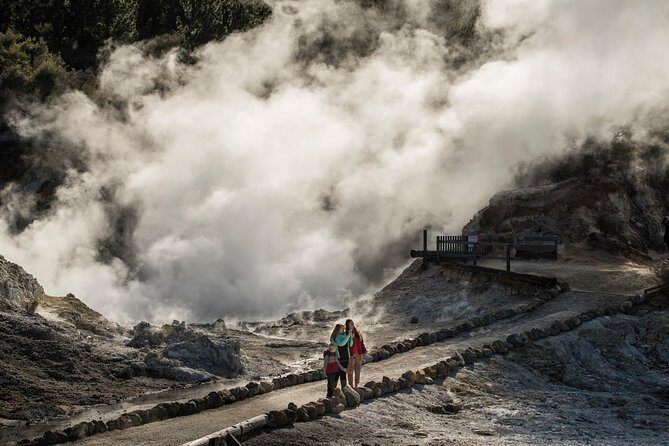 The Hell's Gate Experience - What you’ll see on the walk: hot springs, lush paths, and Kakahi Falls