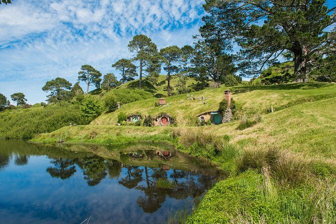 The Hobbiton Movie Set Small-Group Guided Tour from Auckland - Group size and crowds: how to get better photos with the same tour