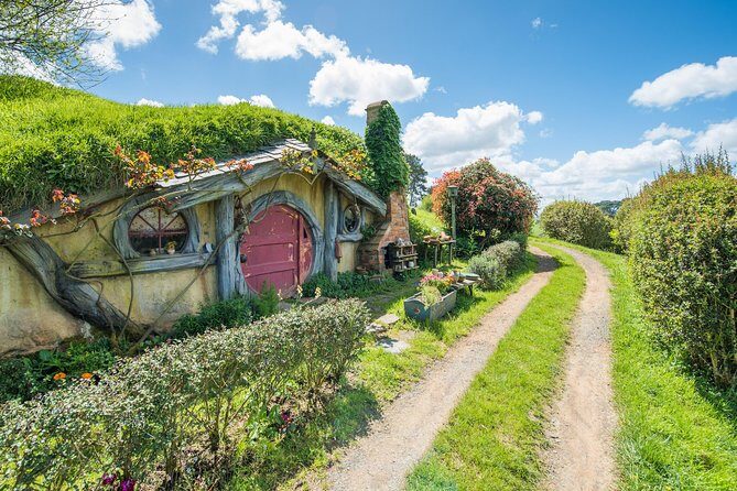 The Hobbiton Movie Set Small-Group Guided Tour from Auckland - Should you book this Hobbiton Movie Set Small-Group Guided Tour?