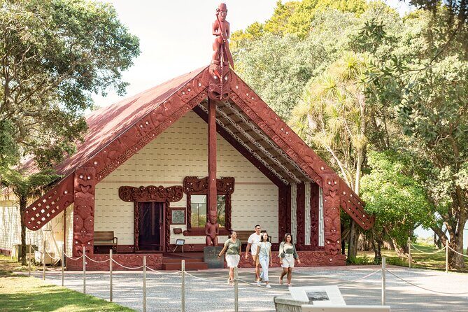Waitangi Treaty Grounds Admission - The powhiri welcome and the performance outside the meeting house