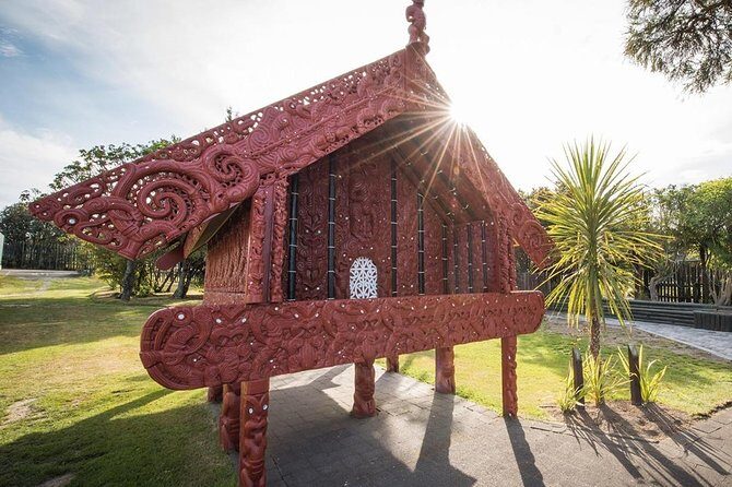 Waitomo Caves & Rotorua - Te Puia Small-Group Tour from Auckland - Guides and small-group pace: why the personalities matter