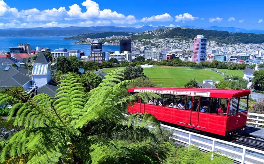 Wellington: Return Cable Car Ticket - The uphill ride through tunnels and bridges